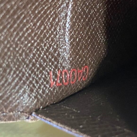 LV original wallet needs repair or repurpose please see pictures for condition - Picture 8 of 10